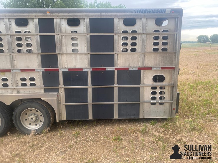 2018-wilson-livestock-trailer-image-17