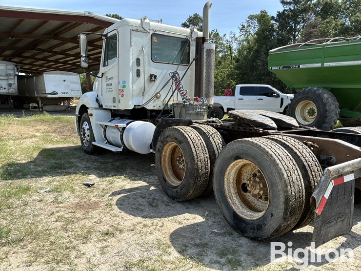 2005-freightliner-columbia-120-image-7