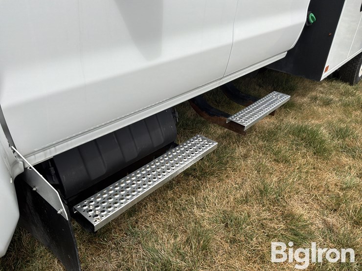 2022-chevrolet-silverado-6500-hd-/-gm515-4x4-crew-cab-service-truck-image-20
