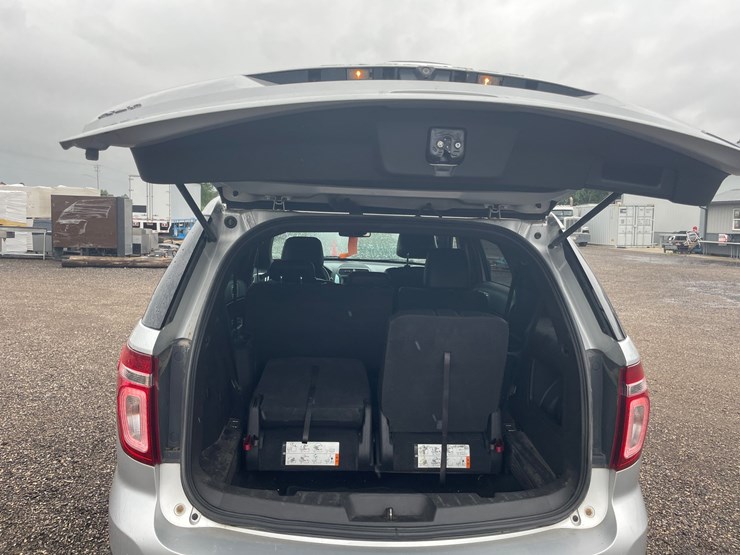 2015-ford-explorer-xlt-image-25