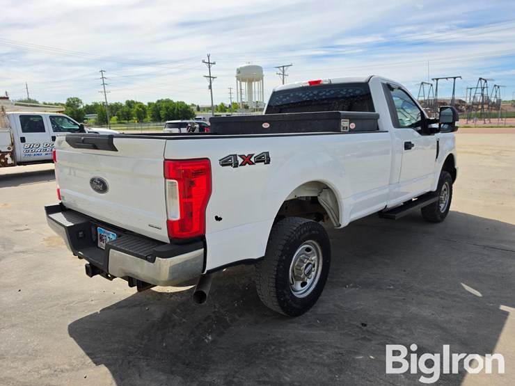 2017-ford-f250-xl-image-5