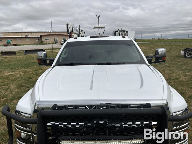 2022-chevrolet-silverado-6500-hd-/-gm515-4x4-crew-cab-service-truck-image-10