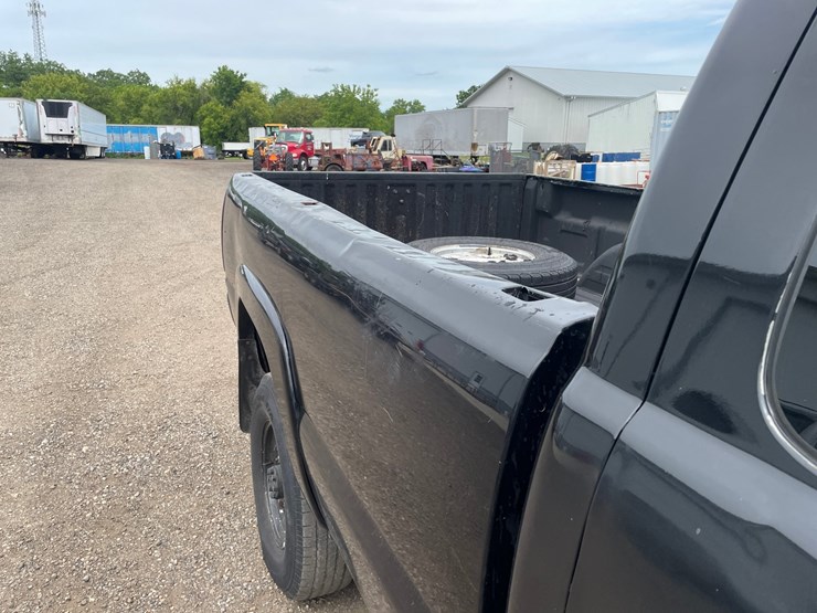 2006-gmc-2500hd-image-33