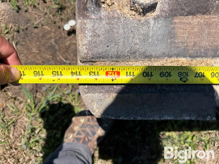 2013-deere-624k-image-12