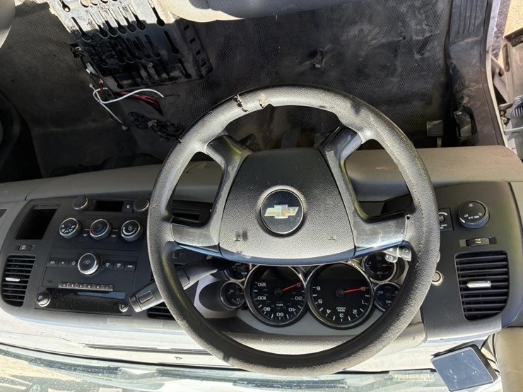2011-chevrolet-silverado-2500-image-16