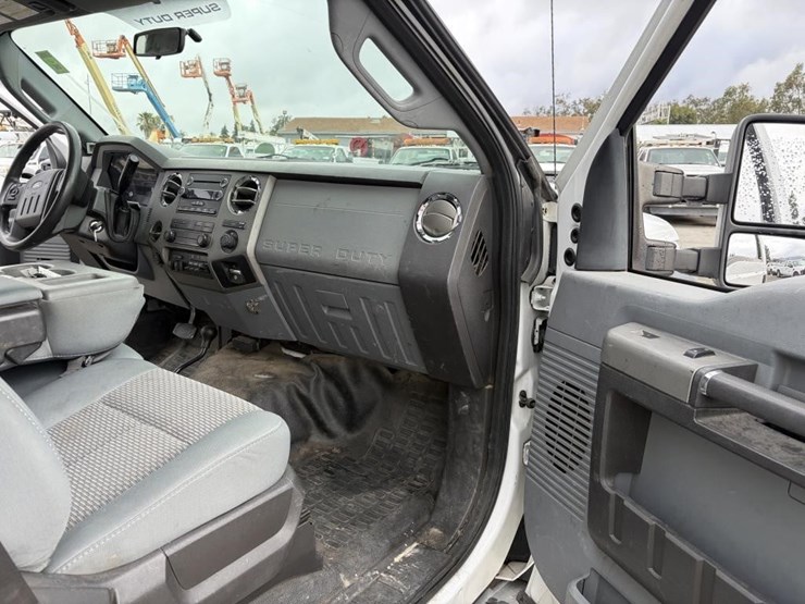 2012-ford-f550-image-10