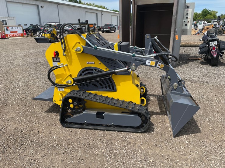 #2825-•-2026-landhero-mini-skid-steer-loader-image-4