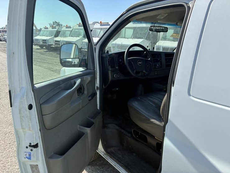 2008-chevrolet-express-3500-image-16