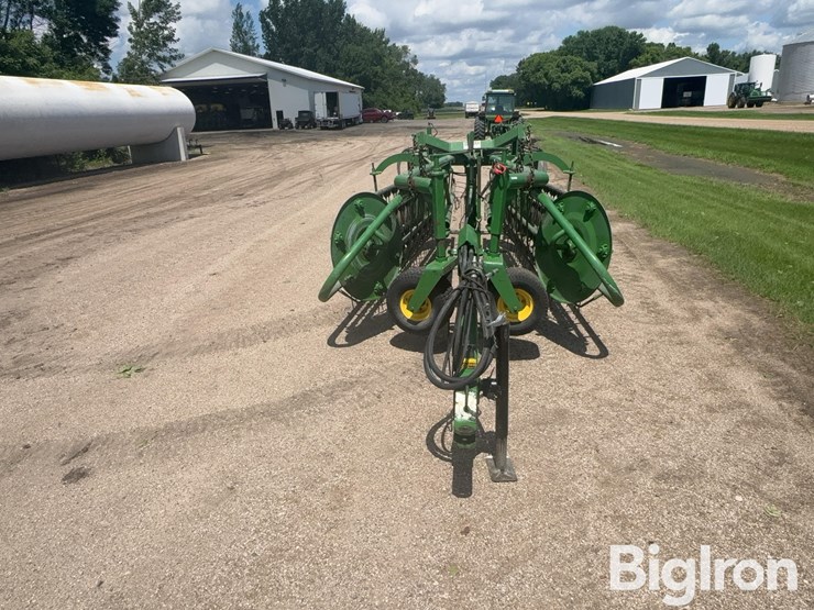 john-deere-700-image-2