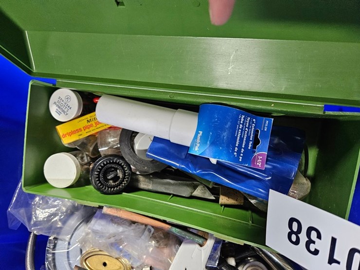 #138-•-tote-of-assorted-plumbing-parts-image-2
