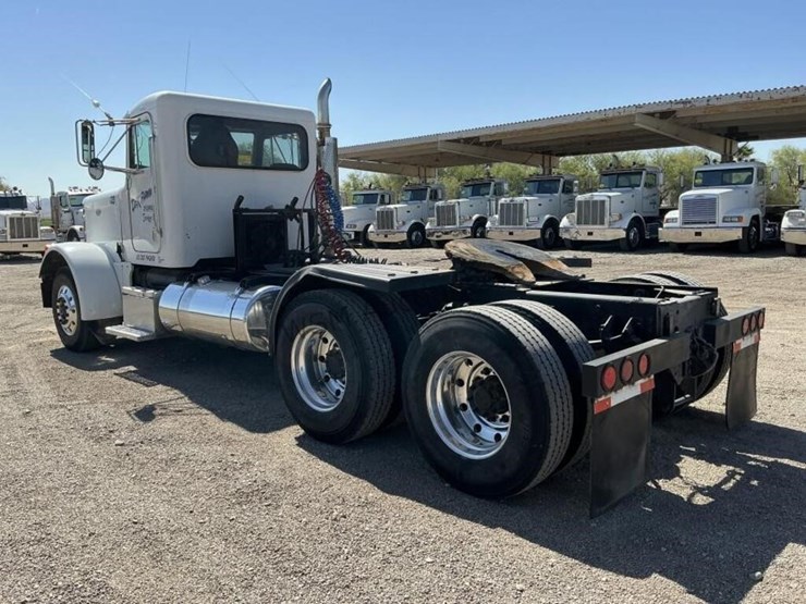 2000-peterbilt-379-image-6