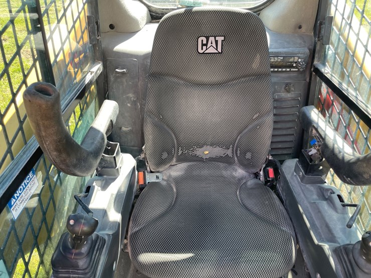 2020-caterpillar-246d3-image-42