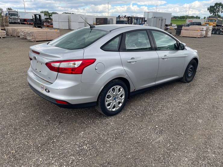 #2797-•-2012-ford-focus-se-sedan-image-7
