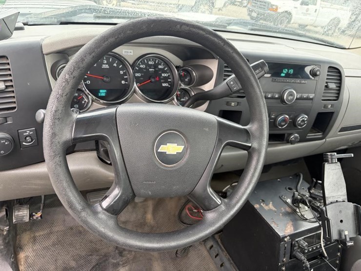 2011-chevrolet-silverado-2500-image-12