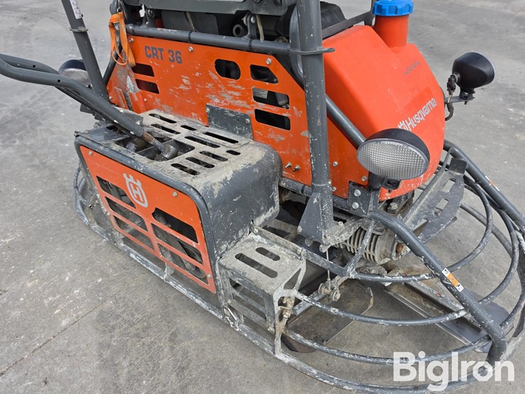 husqvarna-crt36-ride-on-trowel-image-12