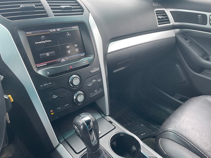 2015-ford-explorer-xlt-image-33