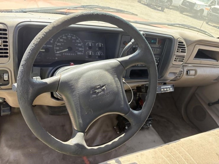 2000-chevrolet-silverado-2500-image-16