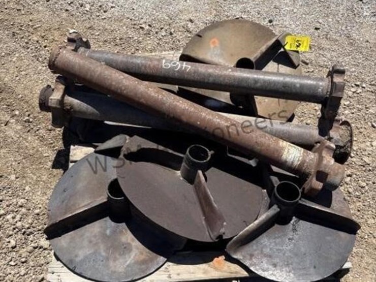 pallet-of-drive-shafts-&-spinners-for-spreader-image-4