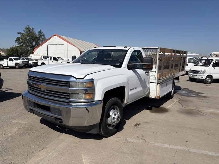 2016-chevrolet-silverado-3500-image-1