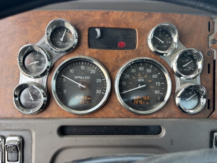 2007-peterbilt-386-image-29