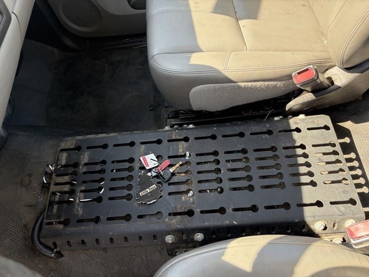 2011-chevrolet-silverado-2500-image-16