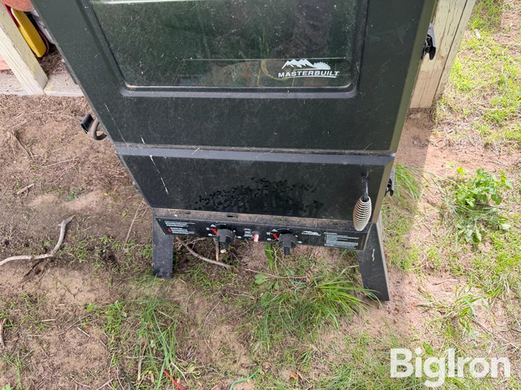master-built-smoker-image-9