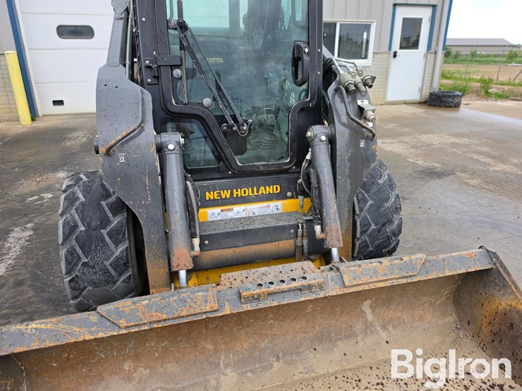 2021-new-holland-l328-image-18