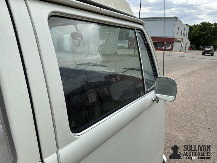 1973-volkswagen-kombi-campmobile-3-door-camper-bus-image-12