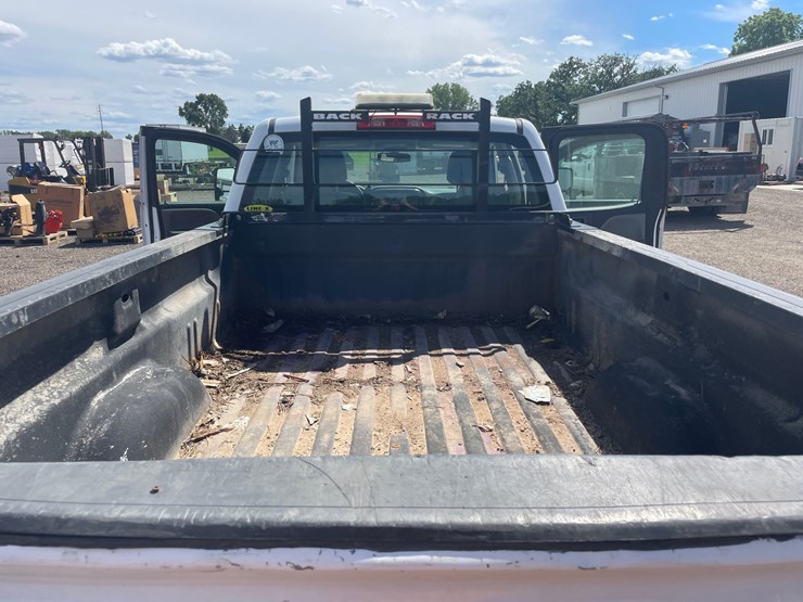 2017-chevrolet-3500hd-image-27