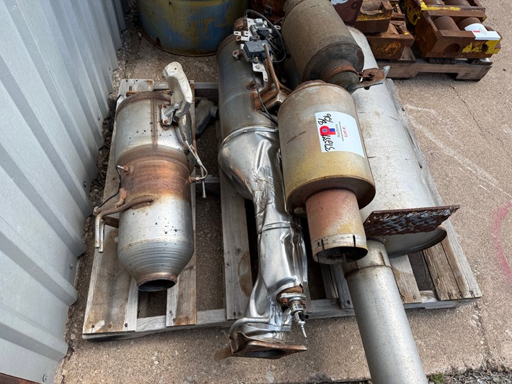 pallet-w/-(5)-exhaust-mufflers-image-3