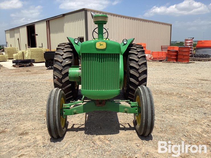 1959-john-deere-830-image-2