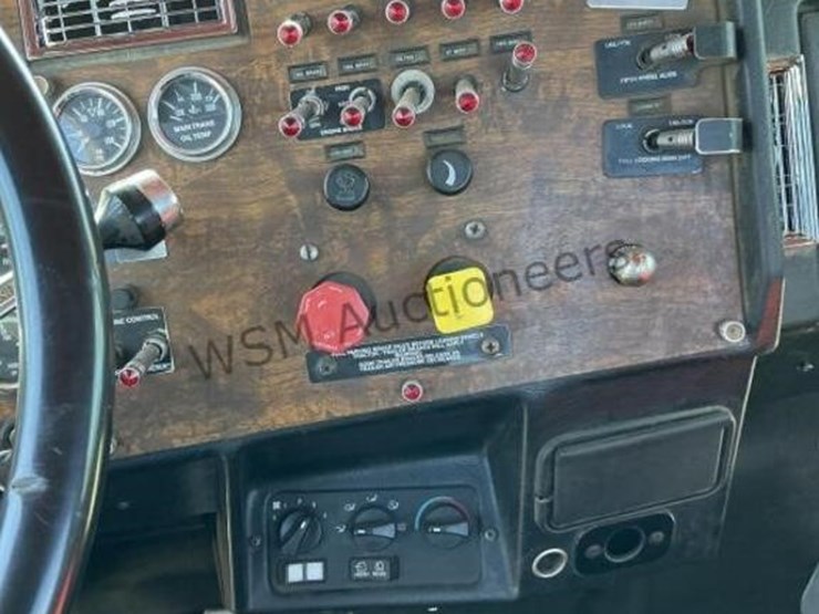 2000-peterbilt-379-image-21