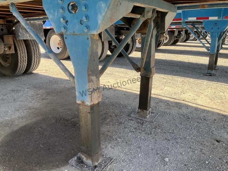 2012-versa-v-bottom-spreader-trailer-image-15