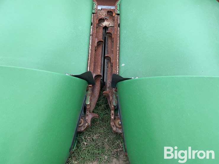 2018-john-deere-708c-image-13