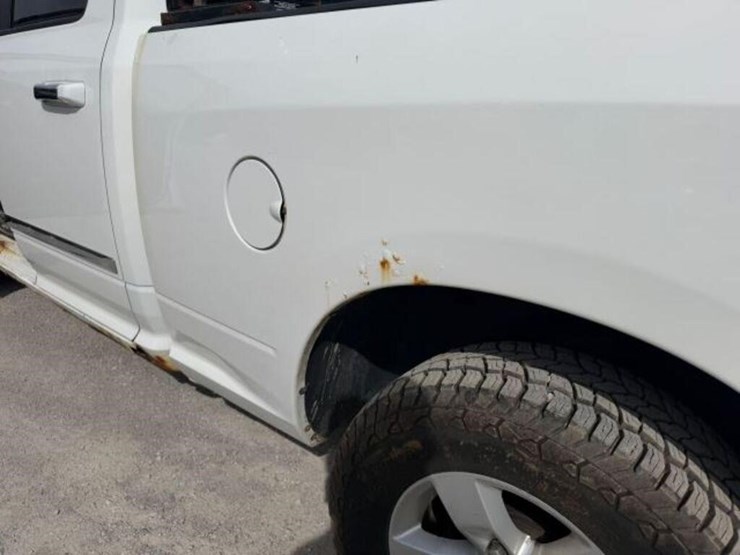 2017-ram-1500-slt-image-42