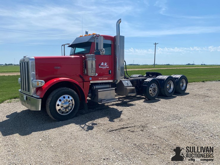 2014-peterbilt-388-image-1