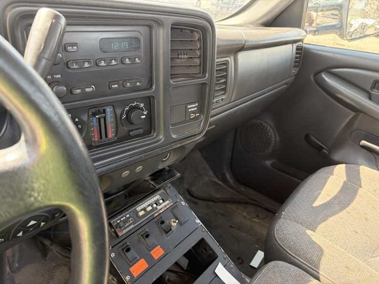 2003-chevrolet-2500-image-15