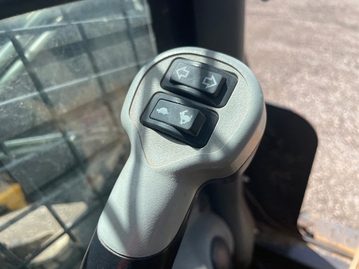 2018-new-holland-c232-image-33