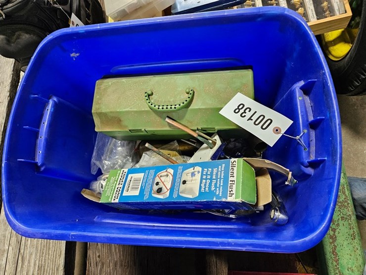 #138-•-tote-of-assorted-plumbing-parts-image-4