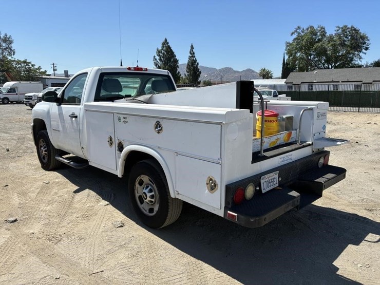 2011-chevrolet-silverado-2500-image-4