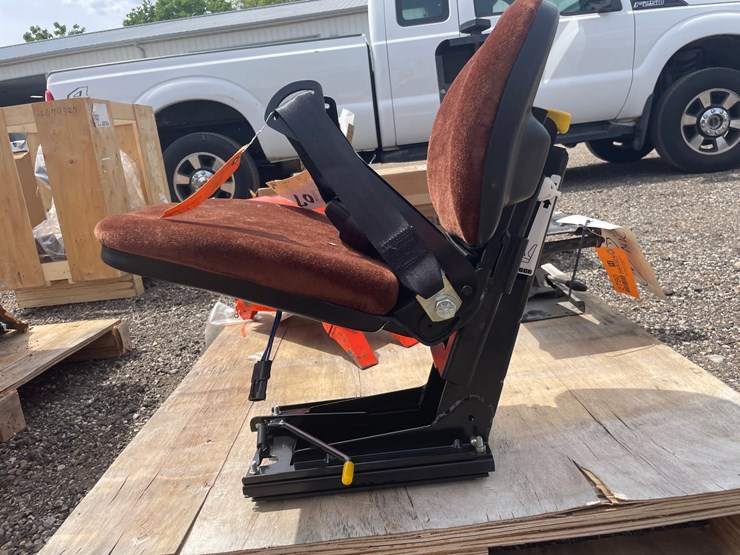 #2779-•-john-deere-utility-tractor-seat-image-4