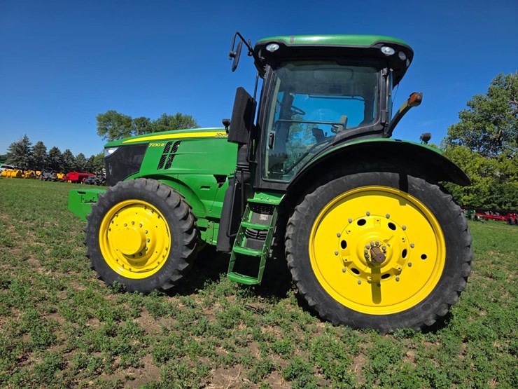 john-deere-7230r-image-10