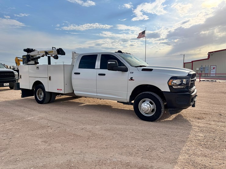 2024-dodge-3500-image-2