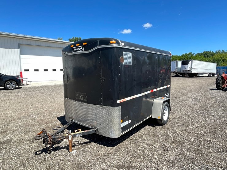 #2863-•-2004-haulmark-single-axle-enclosed-trailer-(has-wi-title)-image-1