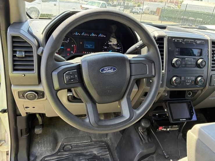 2017-ford-f350-image-16