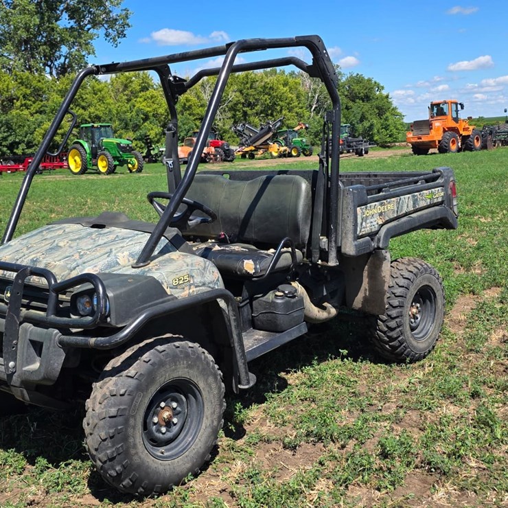 JOHN DEERE GATOR