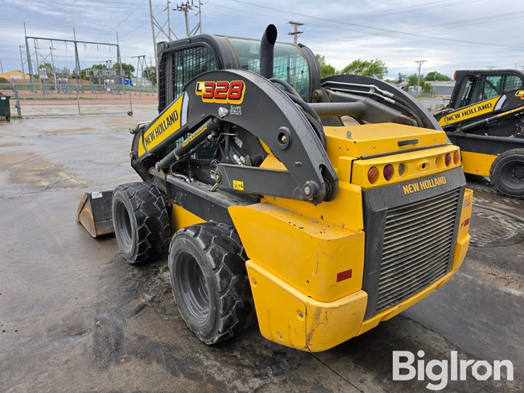 2021-new-holland-l328-image-7