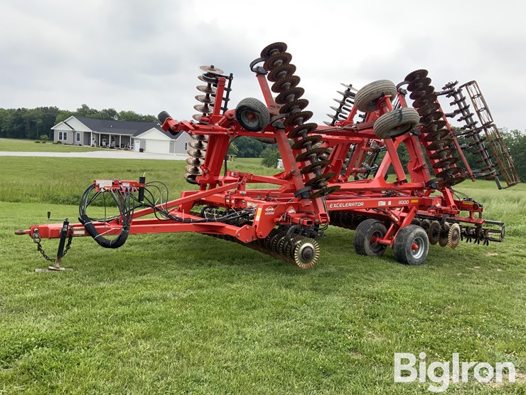 2013-kuhn-krause-excelerator-8000-image-1