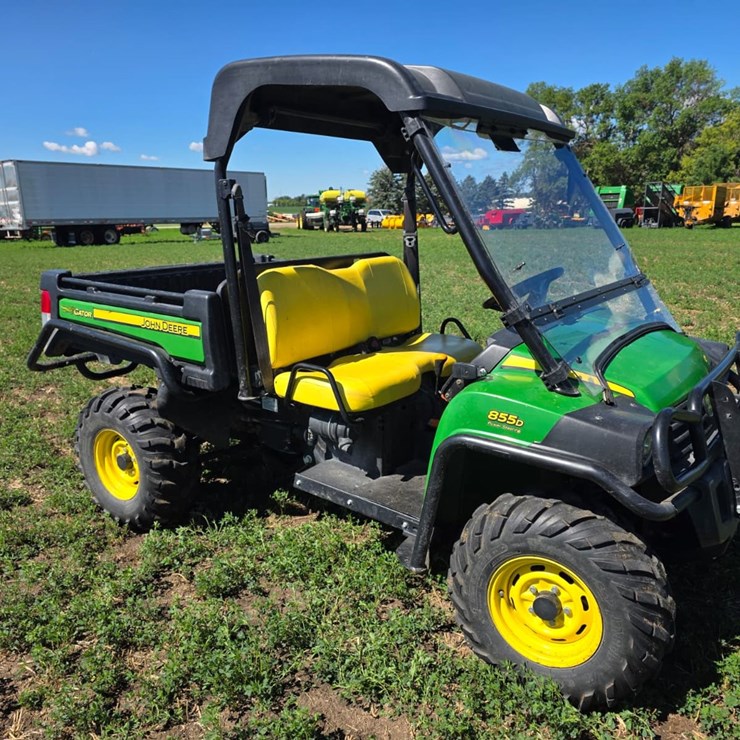 JOHN DEERE GATOR