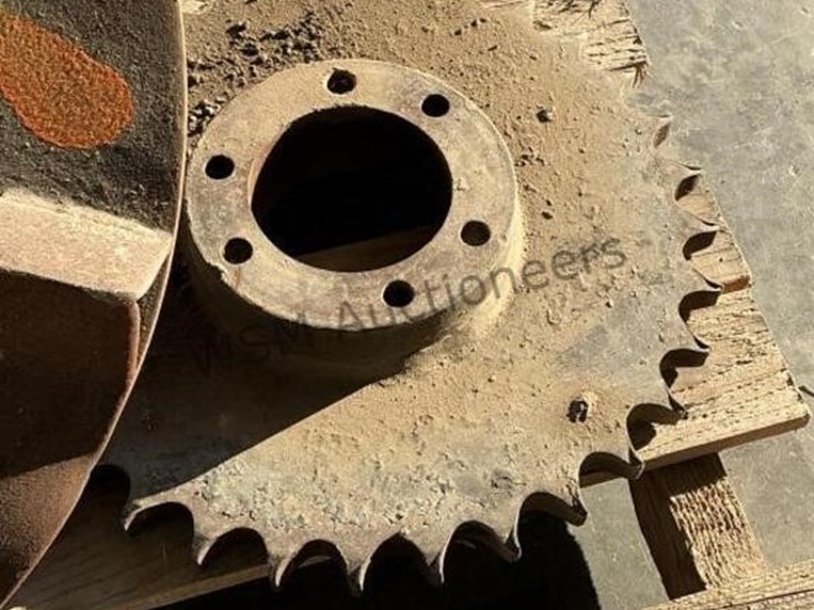 spreader-truck-sprocket-&-spinner-image-4